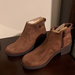 NWOT Rich Brown Ankle Booties w Beading
